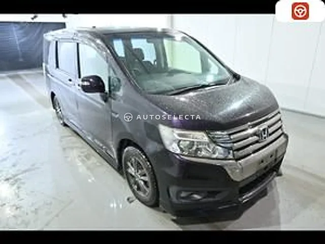 Honda Stepwgn Spada 2013, auction grade 3