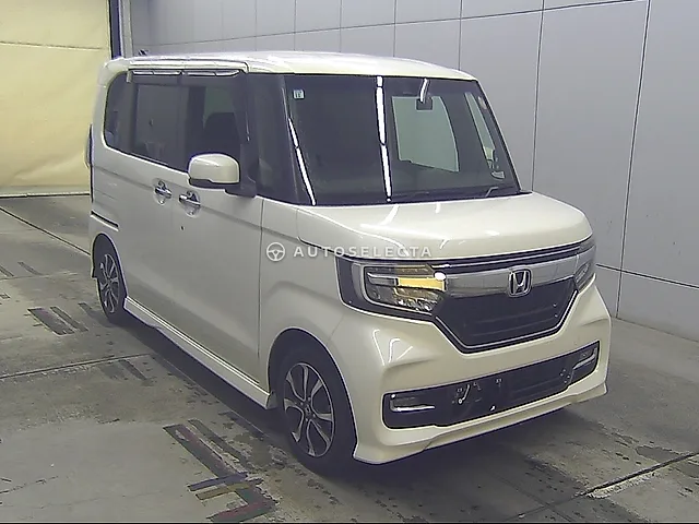 Honda N-BOX 2017, auction grade 4