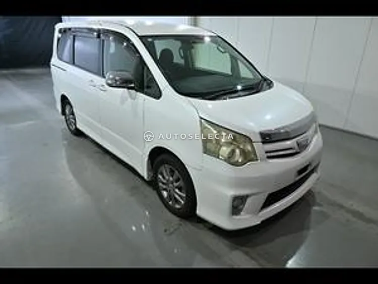 Toyota Noah 2011, photo 1 of 1