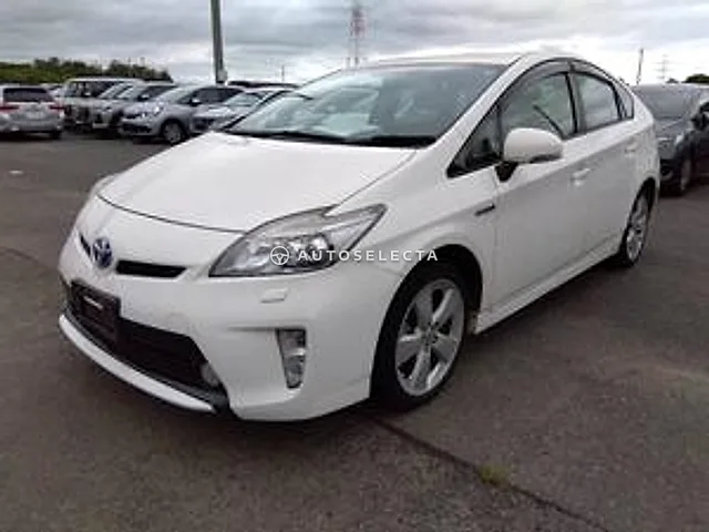 Toyota Prius 2015, auction grade 3.5