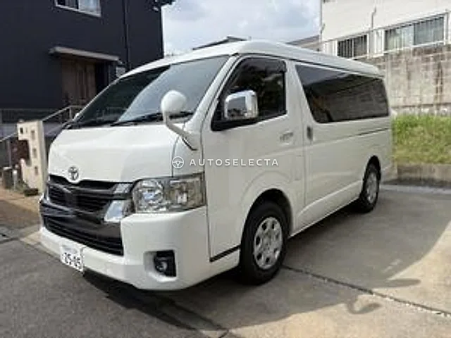 Toyota Hiace Van 2022, auction grade 4.5