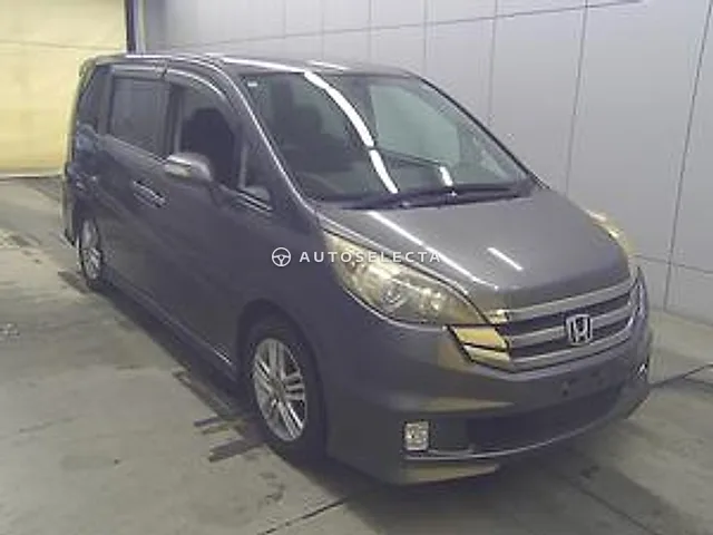 Honda Stepwgn Spada 2008, auction grade 3