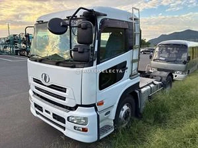 Nissan K ON 2009, auction grade 3.5