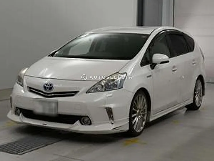 Toyota Prius Alpha 2012, photo 1 of 1