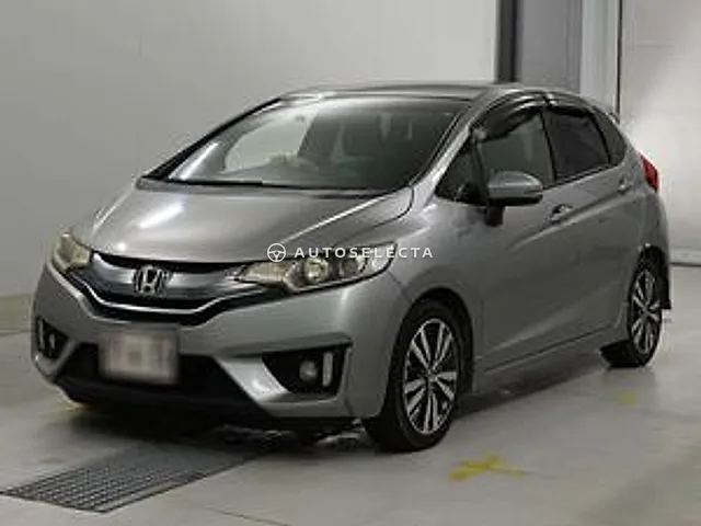Honda Fit Hybrid 2013, auction grade 3.5