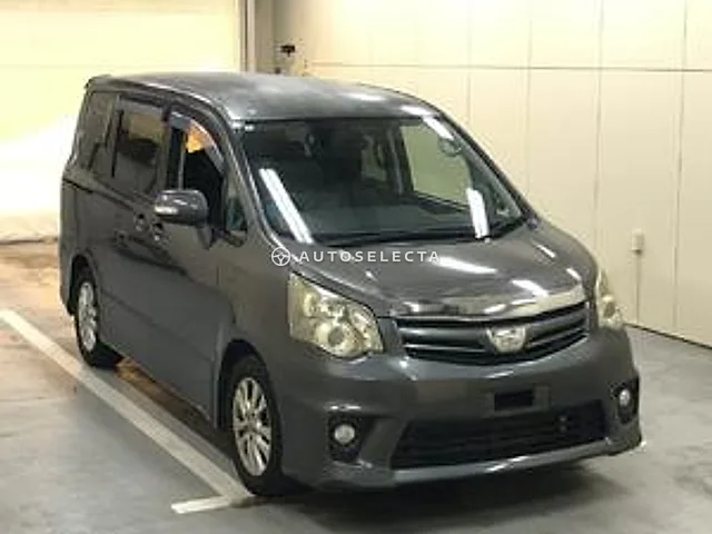 Toyota Noah 2010, auction grade 3.5
