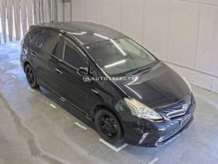 Toyota Prius Alpha 2014, photo 1 of 1