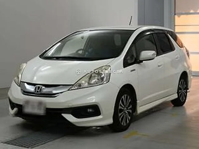 Honda Fit Shuttle Hybrid 2013, auction grade 3.5