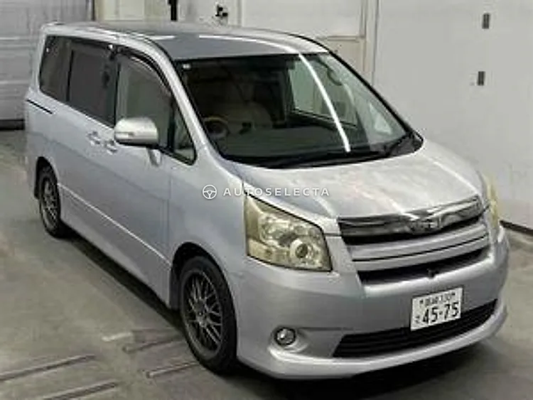 Toyota Noah 2008, photo 1 of 1
