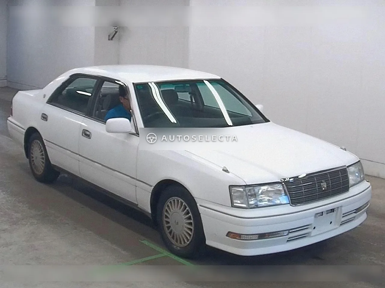 Toyota Crown 1996, photo 1 of 1