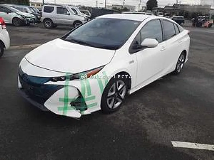 Toyota Prius PHV 2017, photo 1 of 1