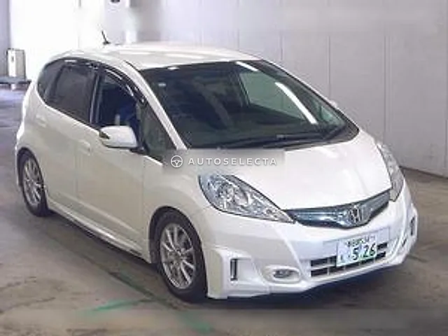 Honda Fit Hybrid 2012, auction grade 3.5