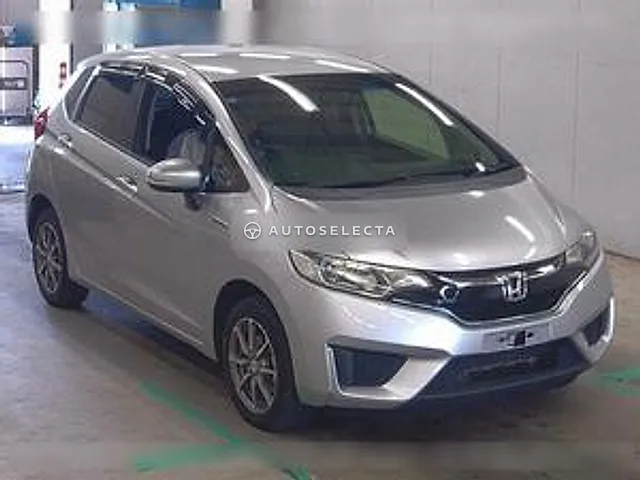 Honda Fit Hybrid 2015, auction grade 3.5
