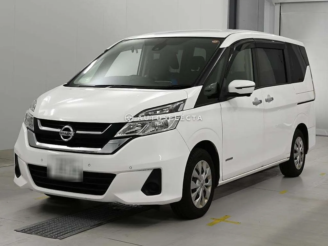 Nissan Serena 2018, photo 1 of 11