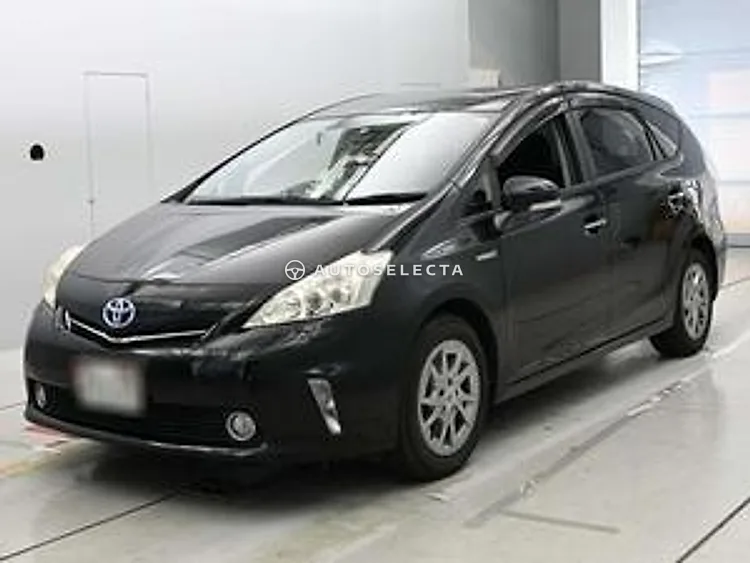 Toyota Prius Alpha 2014, photo 1 of 11