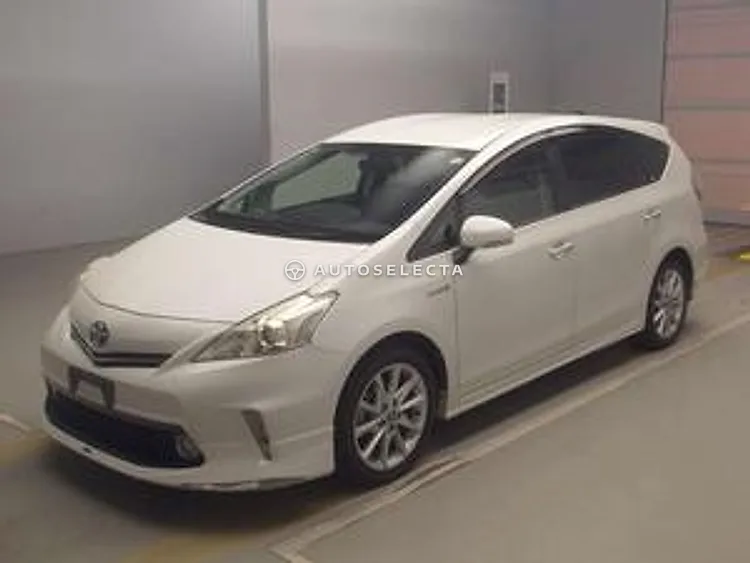 Toyota Prius Alpha 2013, photo 1 of 1