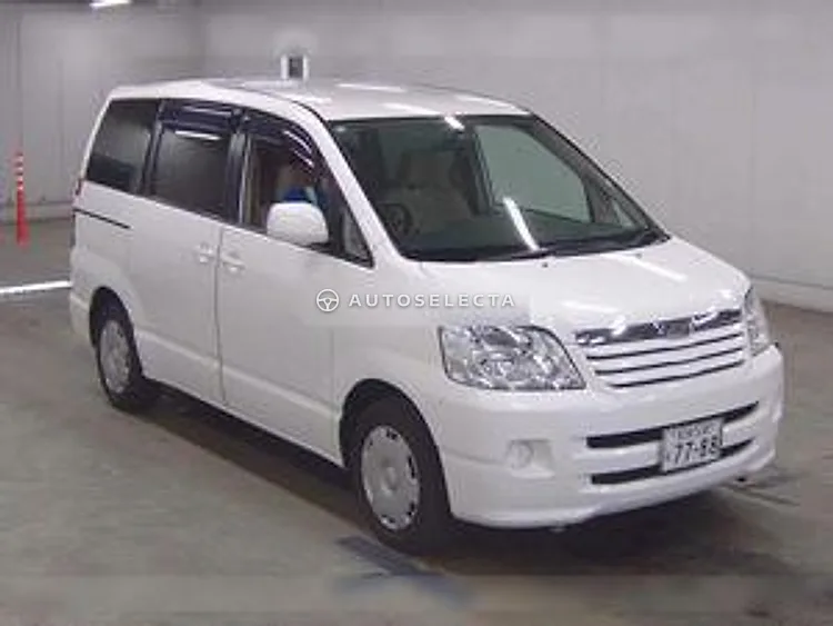 Toyota Noah 2003, photo 1 of 6