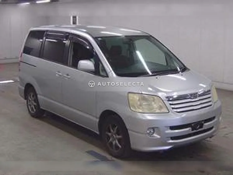 Toyota Noah 2003, photo 1 of 1