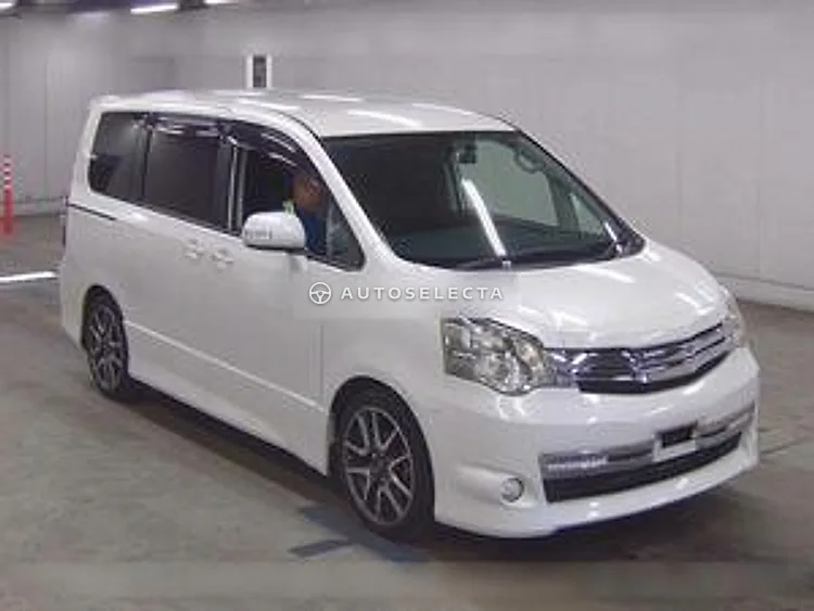 Toyota Noah 2011, photo 1 of 6