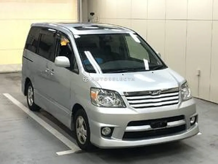Toyota Noah 2004, photo 1 of 1
