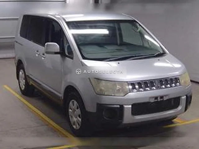 Mitsubishi Delica D:5 2011, auction grade 3.5