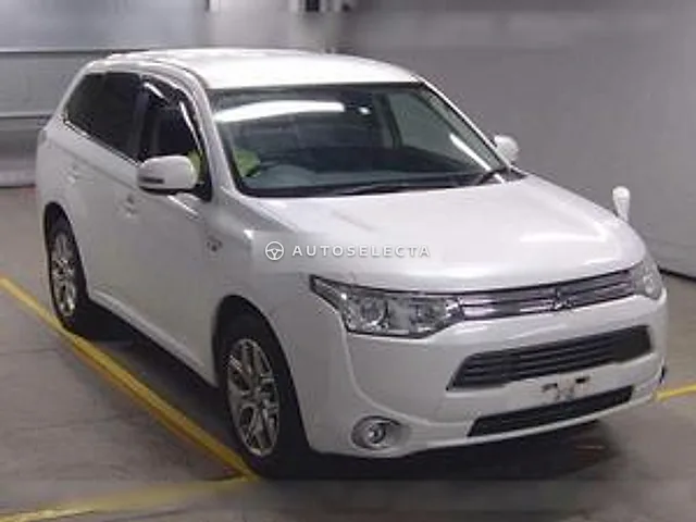 Mitsubishi Outlander PHEV 2014, auction grade 3.5