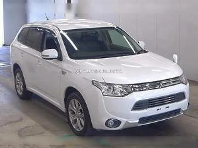 Mitsubishi Outlander PHEV 2014, auction grade 3.5