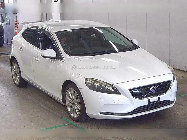Volvo V40 2015, auction grade 4.5