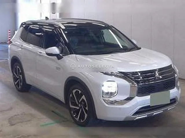 Mitsubishi Outlander PHEV 2022, auction grade 3.5