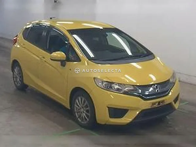 Honda Fit Hybrid 2015, auction grade 3.5