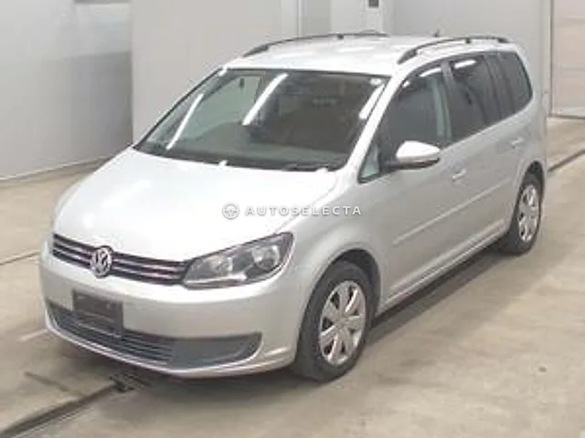 Volkswagen Golf Touran 2013, auction grade 4