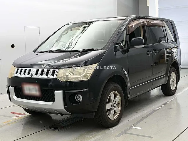 Mitsubishi Delica D:5 2009, auction grade 3.5