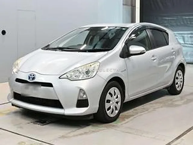 Toyota Aqua 2013, auction grade R