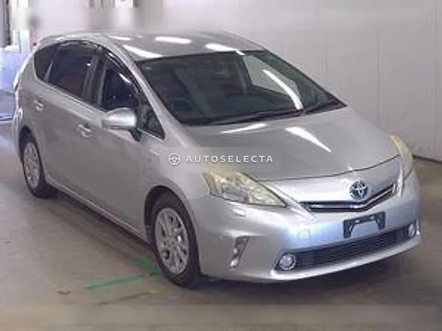 Toyota Prius Alpha 2011