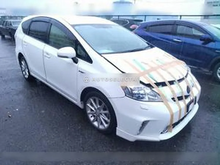 Toyota Prius Alpha 2012, photo 1 of 1