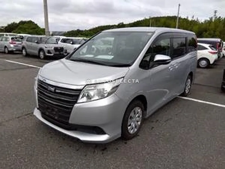Toyota Noah 2016, photo 1 of 1