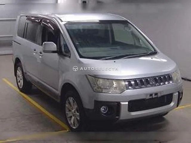 Mitsubishi Delica D:5 2012, auction grade 3.5