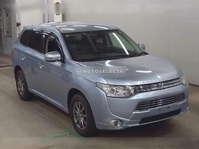 Mitsubishi Outlander PHEV 2013, auction grade 3.5