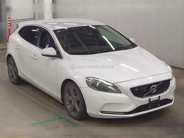 Volvo V40 2013, auction grade 4