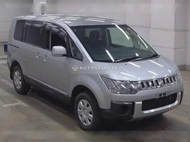 Mitsubishi Delica D:5 2011, auction grade 3.5