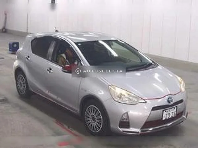 Toyota Aqua 2012, auction grade R