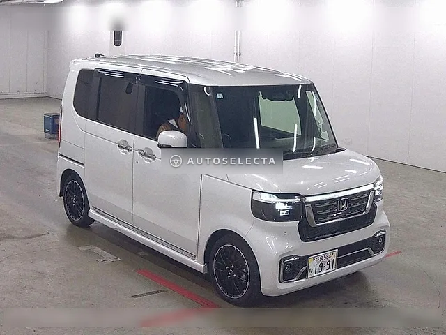 Honda N-BOX Custom 2024, auction grade 5
