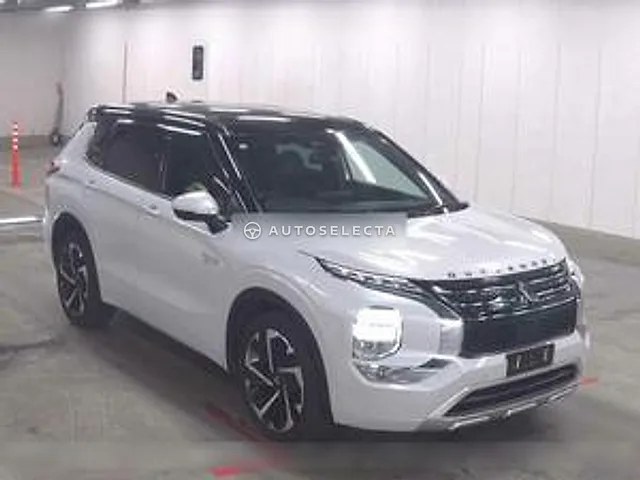 Mitsubishi Outlander PHEV 2022, auction grade 4.5