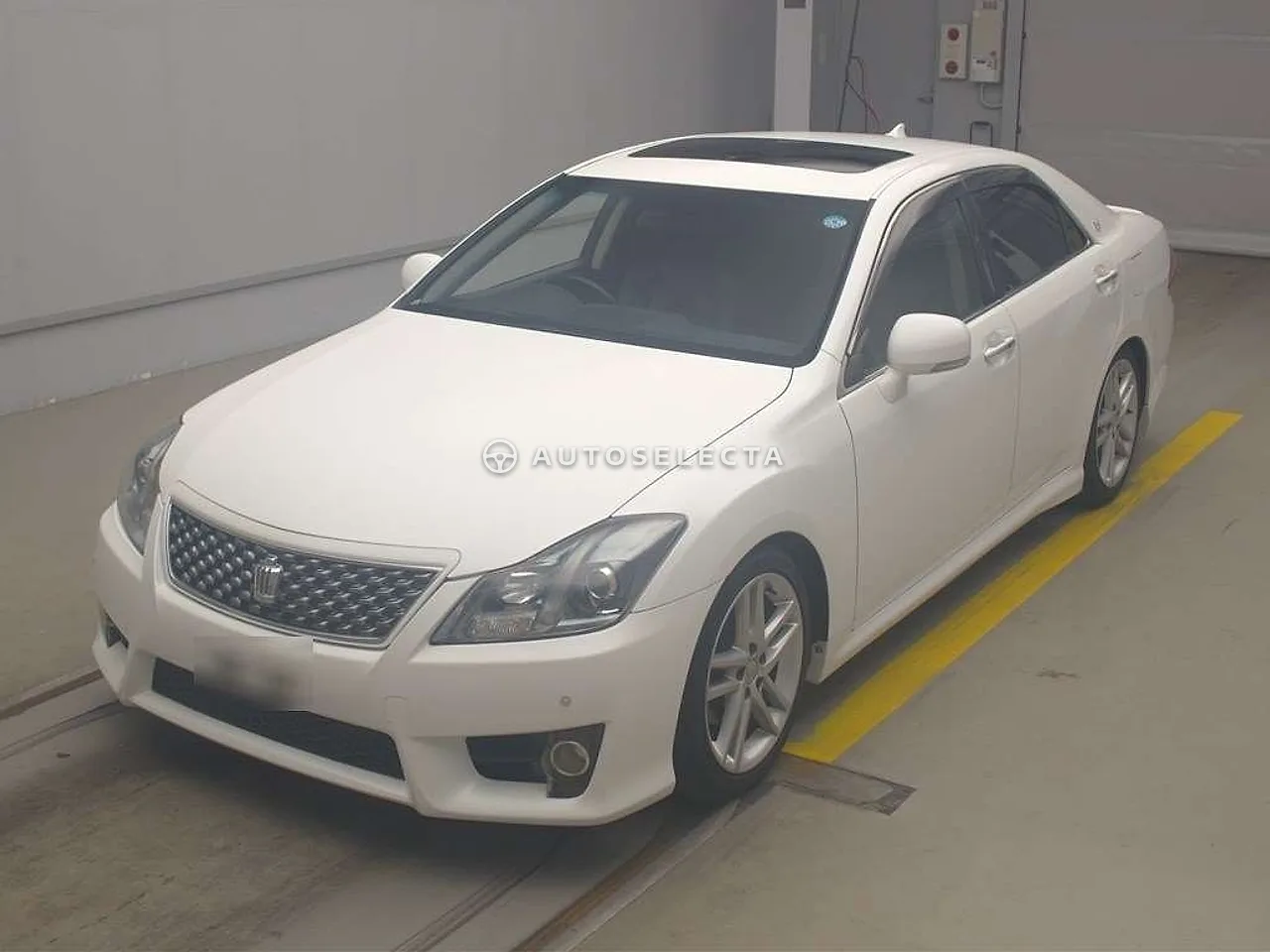 Toyota Crown 2010, photo 1 of 1