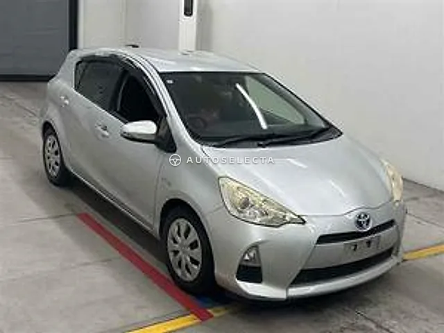 Toyota Aqua 2013, auction grade R