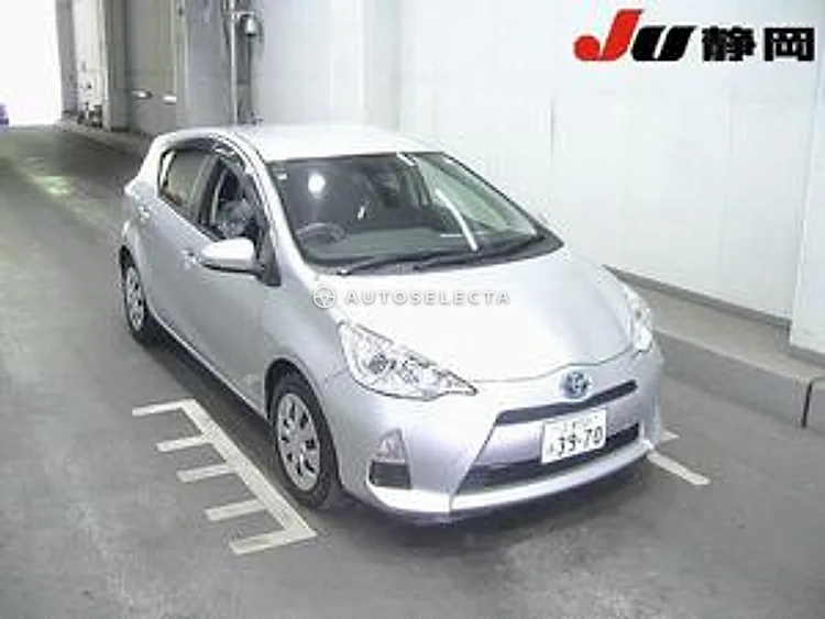 Toyota Aqua 2014, photo 1 of 9