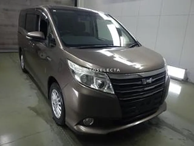 Toyota Noah 2015, auction grade 3.5