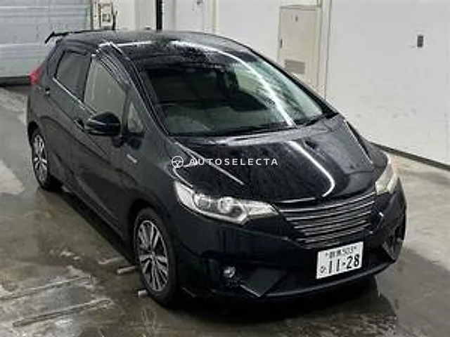Honda Fit Hybrid 2013, auction grade 3.5