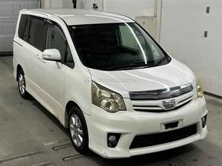 Toyota Noah 2010, photo 1 of 1