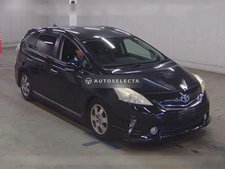 Toyota Prius Alpha 2011, photo 1 of 1